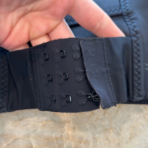 Athleta - Gigi High Intensity Sports Bra See Measurements - Picture 6 of 8